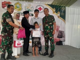 Koramil 02/Batuceper Gelar Bakti Sosial, Khitan Gratis hingga Makan Siang Bersama Warga