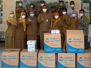 Dampak Erupsi GAK, Dinkes Kabupaten Serang Bagikan Masker di Kecamatan Anyer dan Cinangka