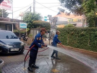 Jaga Kenyamanan Belajar, BPBD Kota Tangerang Lakukan Penyemprotan di Area Sekolah